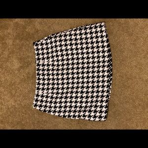 Forever 21 houndstooth mini skirt